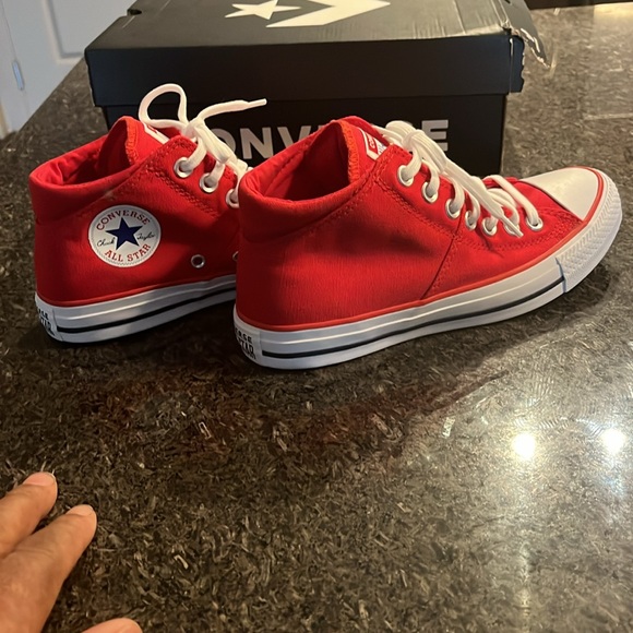 Converse size 7 red sneakers - Picture 3 of 5
